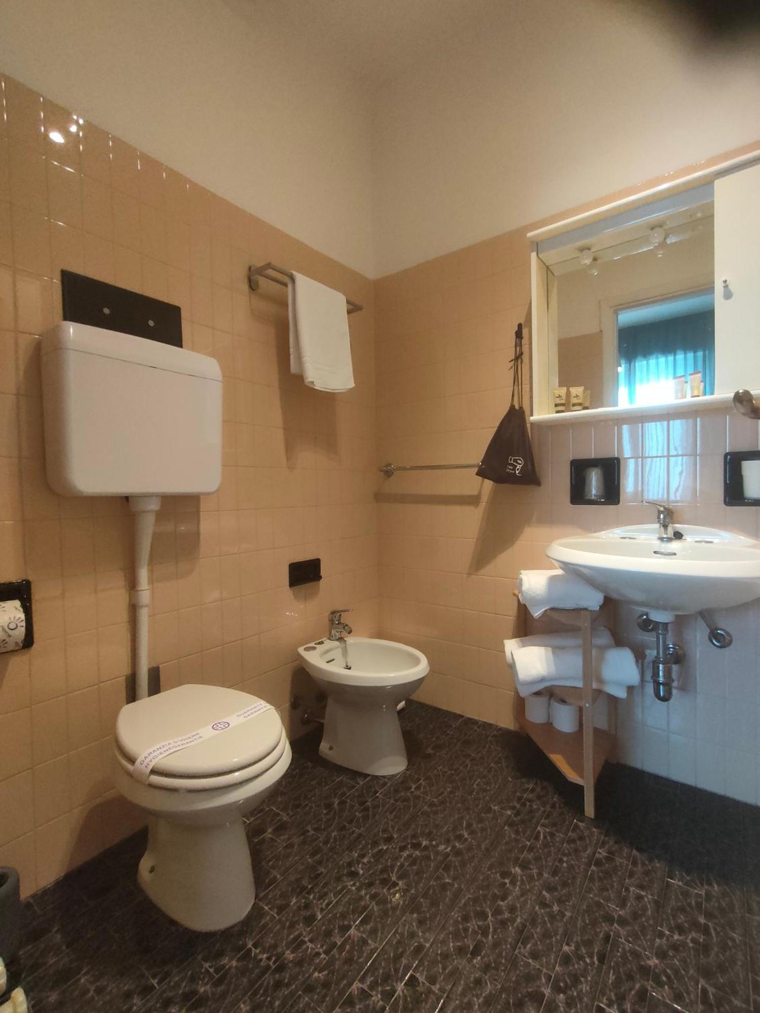 Albergo La Pescatrice Moniga del Garda Kamer foto